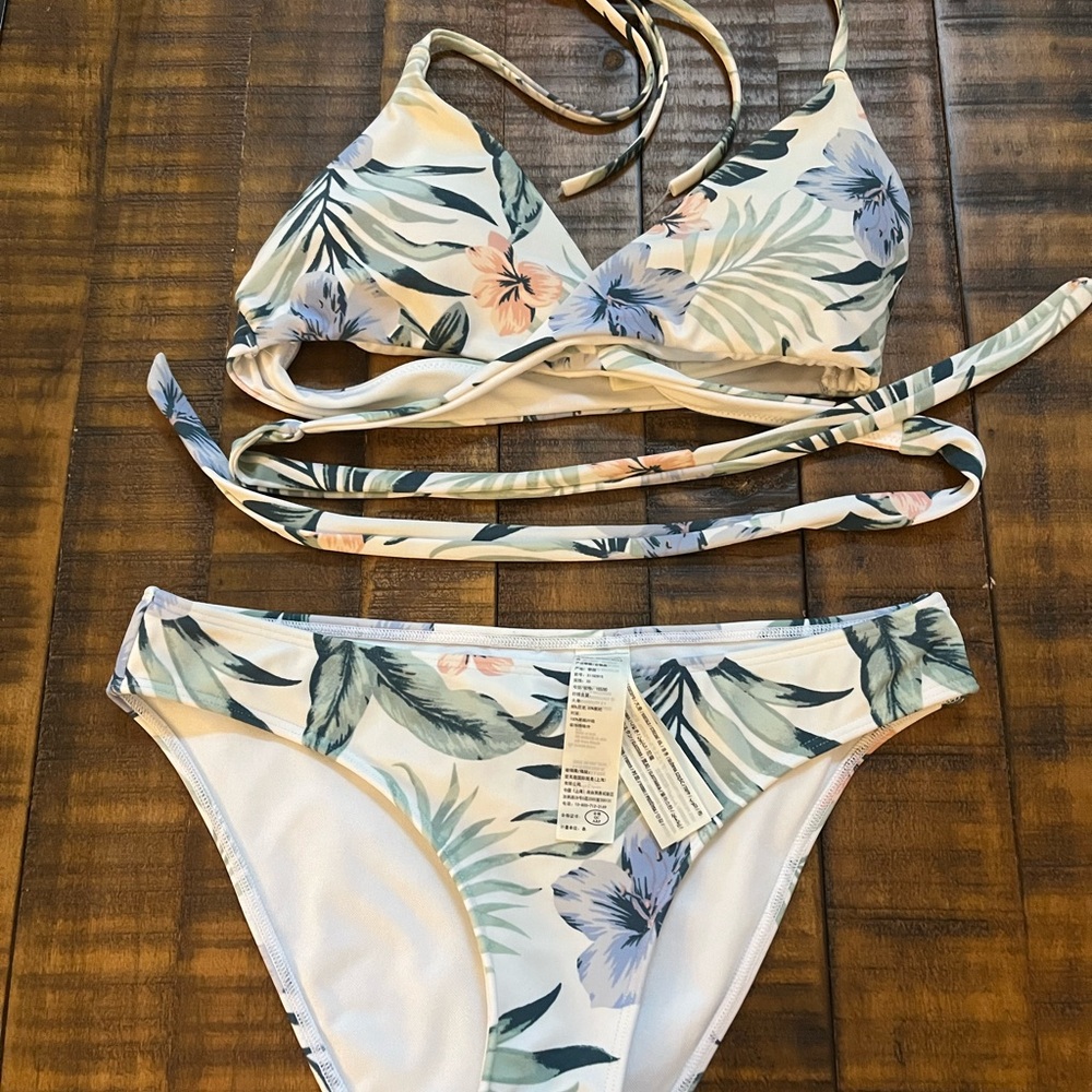 Hollister White and Blue Bikini Set with Tropical Print